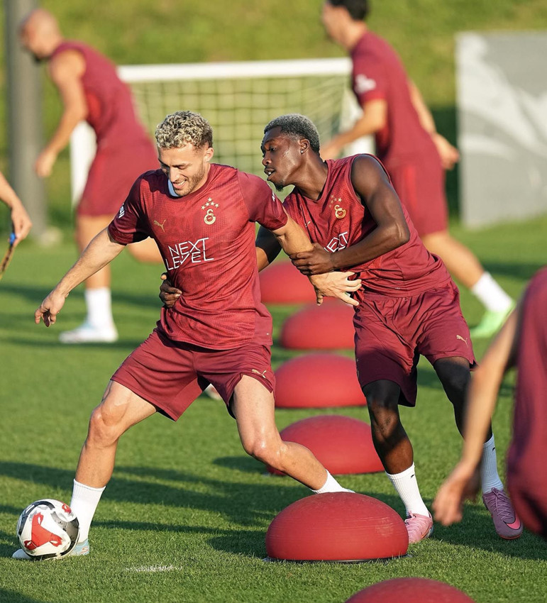 Galatasaray'da yaprak dökümü: 5 futbolcu ile yollar ayrılıyor - Resim: 2