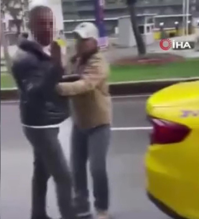 Taksi içinde kavga kamerada: Şoför, kadını tokatlayıp saçını çekti - Resim: 4