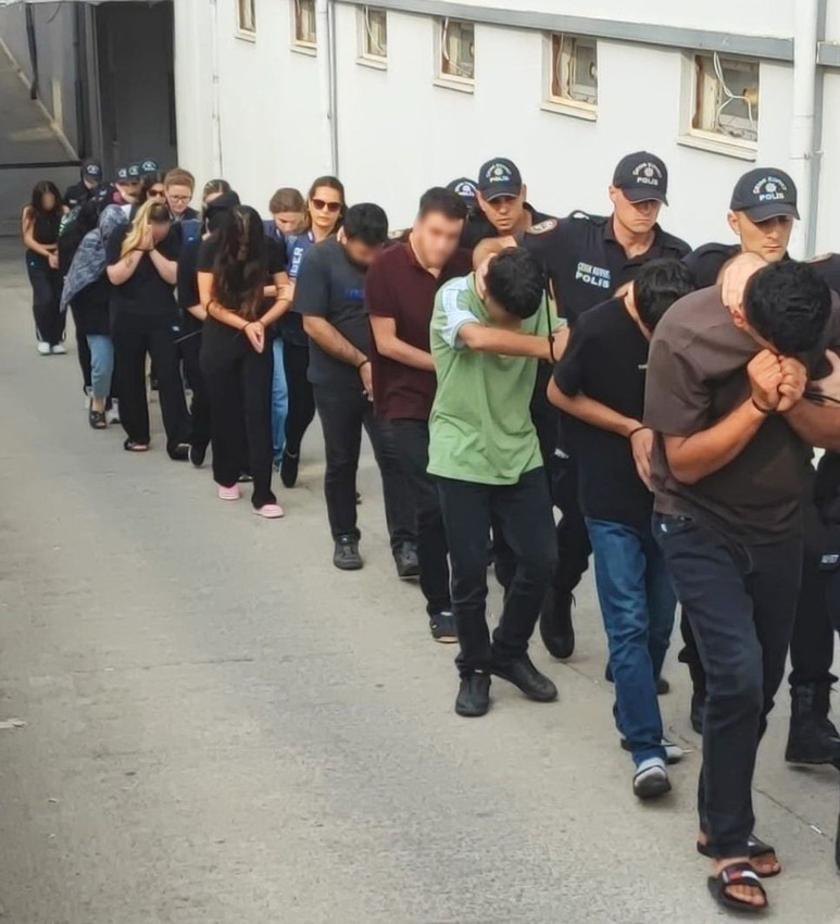 Günlük 24 milyon TL kazanıyorlardı... Bahis çetesi çökertildi - Resim: 4