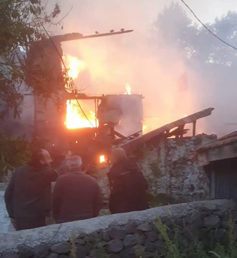 Ankara'da yangın kabusu: 5 ev küle döndü - Resim: 1