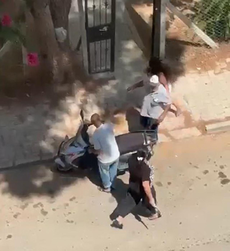 Gözü dönen genç anne 10 yaşındaki kızını elinde bıçakla sokak ortasında kovaladı - Resim: 2