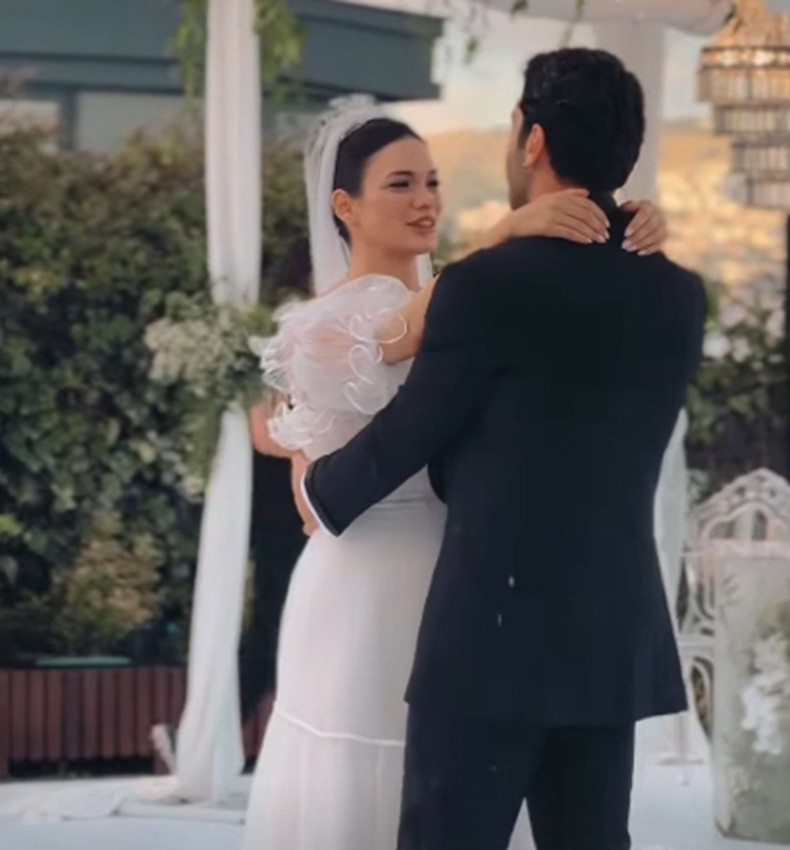 Beste Kökdemir büyük sürprizi nikahında açıkladı: ''Hamileyim!'' - Resim: 3