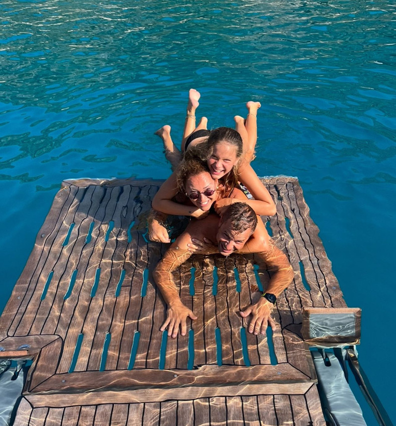 Pınar Altuğ'dan yıllar sonra gelen itiraf: Sette bir anda içeri girip dudaklarımdan öptü - Resim: 1