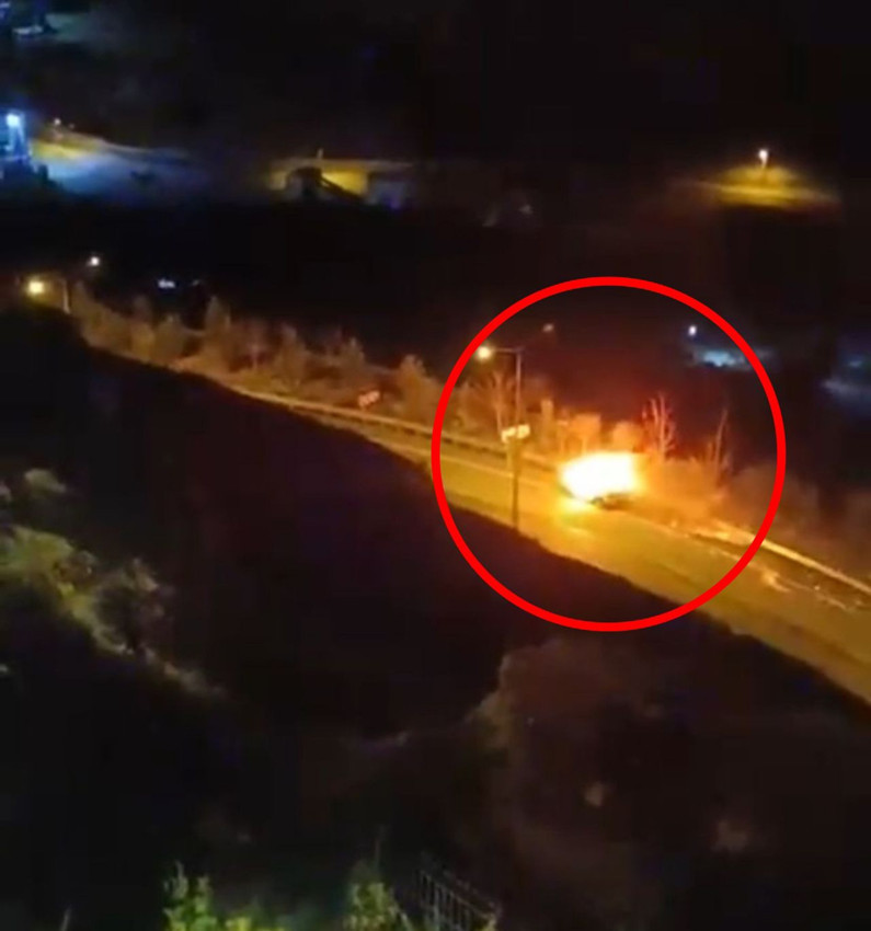 Seyir halinde alev topuna dönen araç: Yana yana gitti - Resim: 3