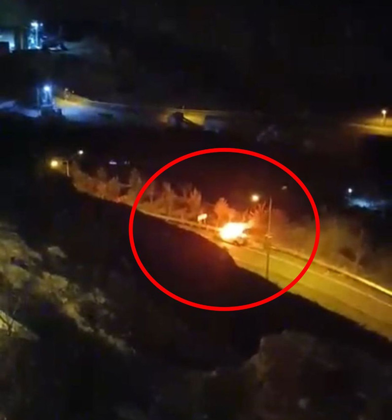 Seyir halinde alev topuna dönen araç: Yana yana gitti - Resim: 4