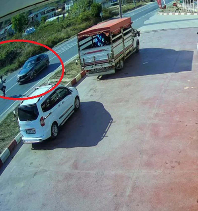 Alkollü sürücünün çarptığı yayanın mucizevi kurtuluşu kamerada - Resim: 4