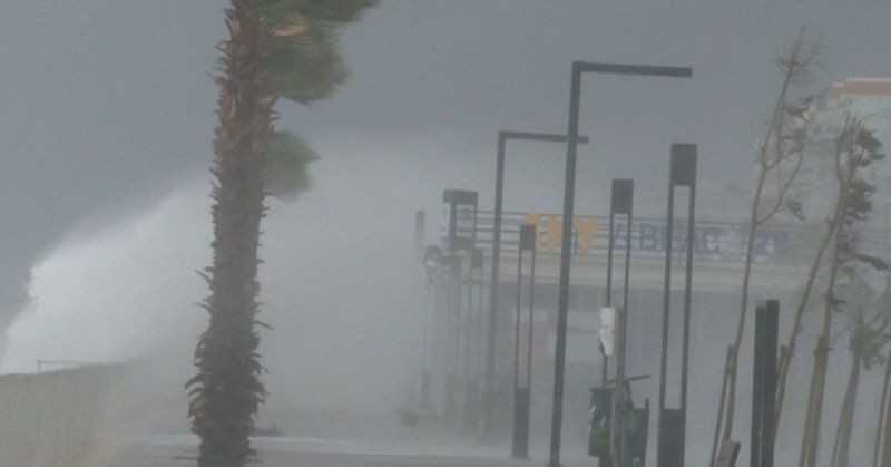 Antalya'da dev dalgalar sahili böyle dövdü - Resim: 3