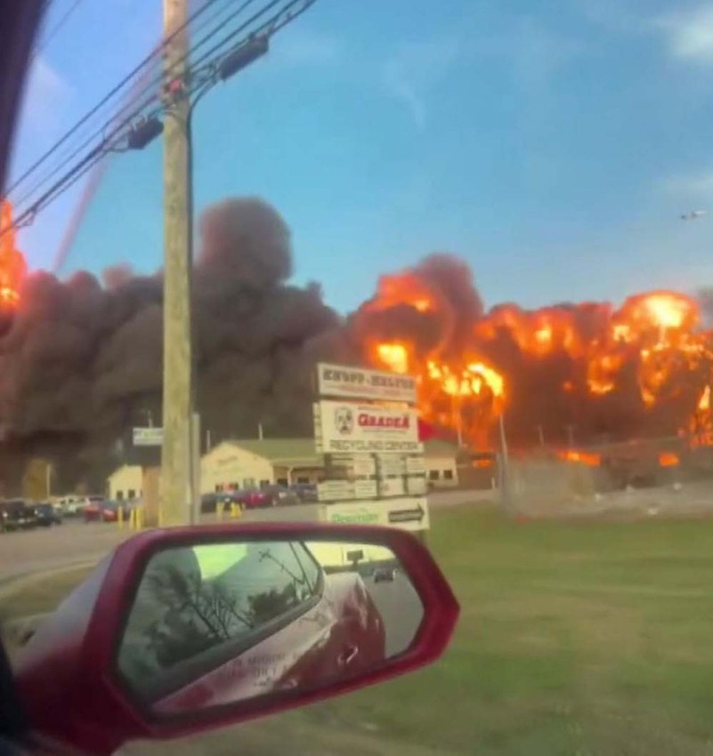 ABD’de dev kargo uçağı havalandıktan sonra yere çakıldı; kaza anı kamerada - Resim: 2