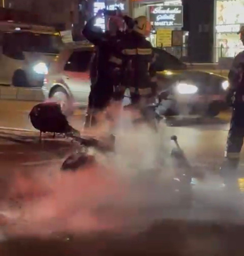 Çalışmayan aracını sokak ortasında yakıp, karşısına geçip izledi - Resim: 2