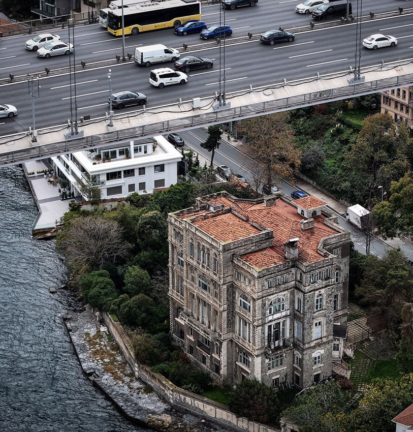 İstanbul Boğazı'nın şatosu, 130 yıllık paha biçilemeyen tarihi yalı satışa çıkarıldı - Resim: 2