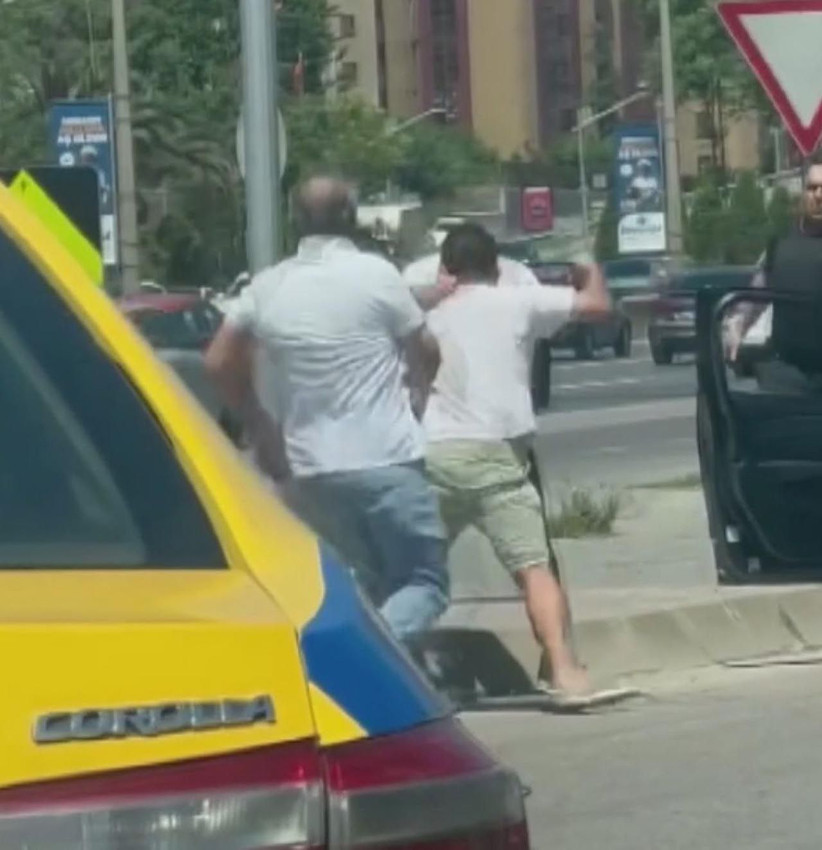 İstanbul trafiğinde yumruk yumruğa kavga - Resim: 3