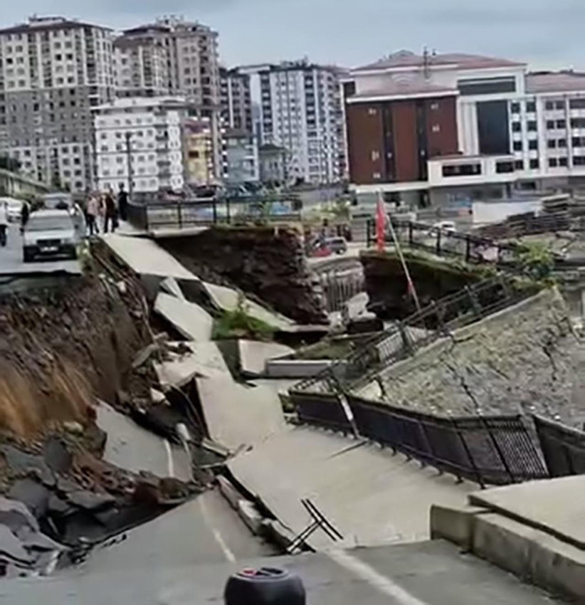 Rize'de korku dolu anlar: Yol çöktü, 3 bina tahliye edildi - Resim: 3