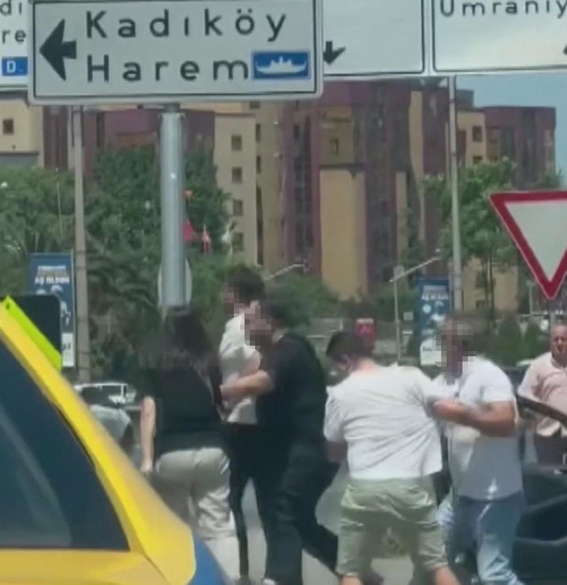 İstanbul trafiğinde yumruk yumruğa kavga - Resim: 4