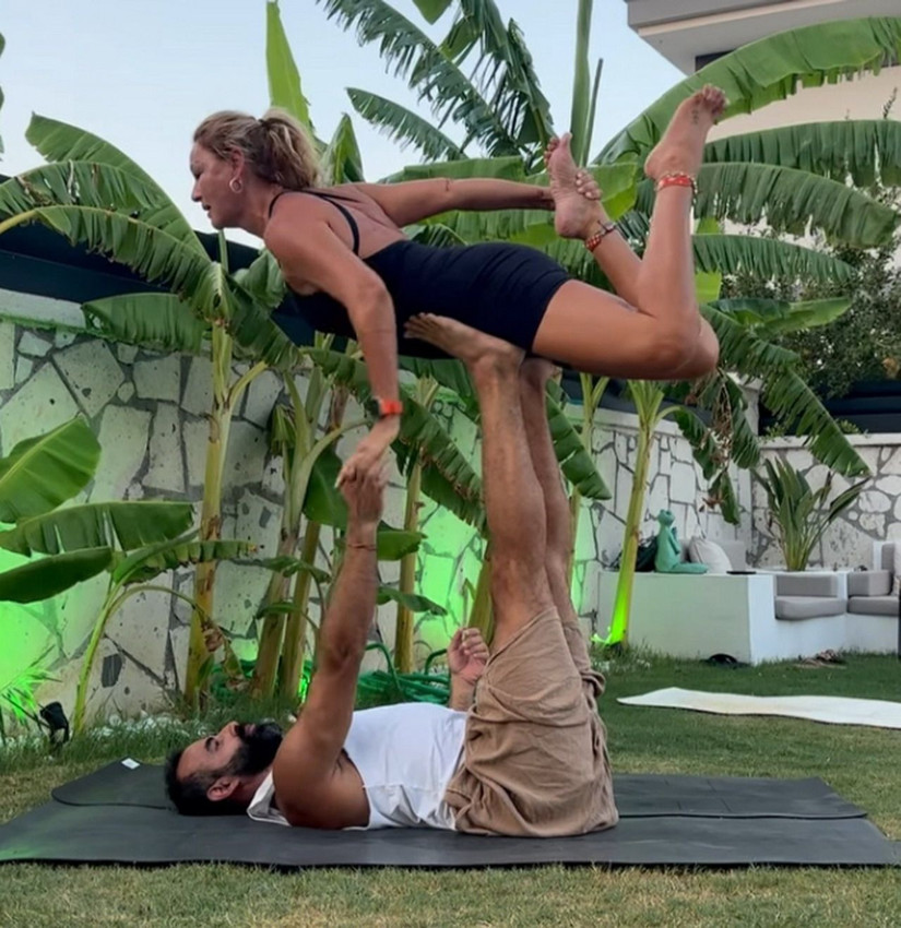 Kameranın önünde yoga şov yapan Pınar Altuğ'a çirkin taciz! - Resim: 2