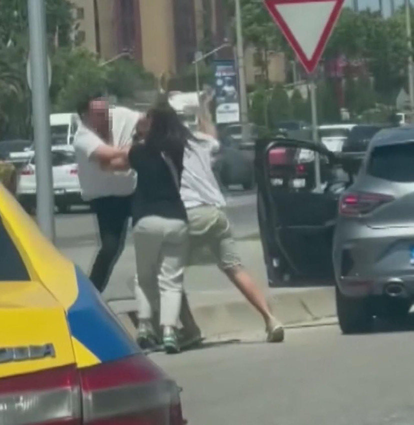 İstanbul trafiğinde yumruk yumruğa kavga - Resim: 1