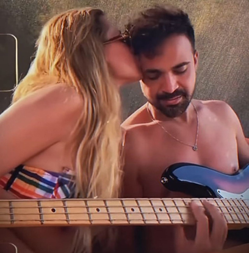 Güzel şarkıcı Derya uluğ sevgilisi ile birlikte savcılığa başvurdu - Resim: 1