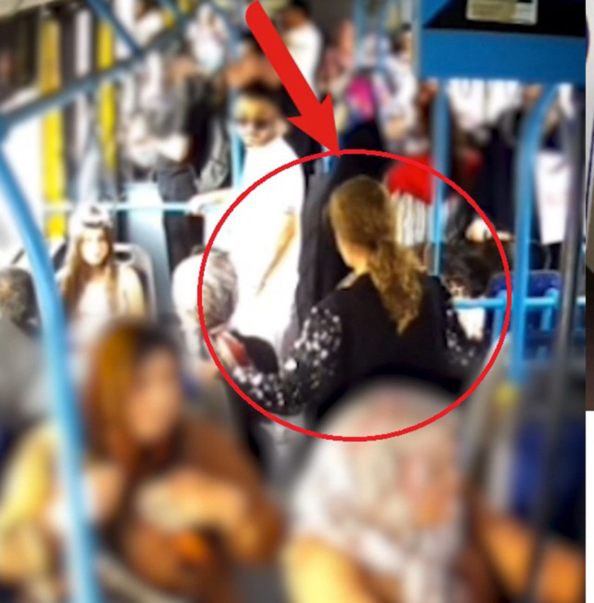 Özel Halk Otobüsü'nde ''ben buldum benimdir'' hırsızlığı kameraya böyle yansıdı - Resim: 1