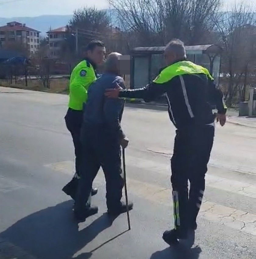 Ters yöndeki aracı durduran polis bir faciayı önledi - Resim: 3