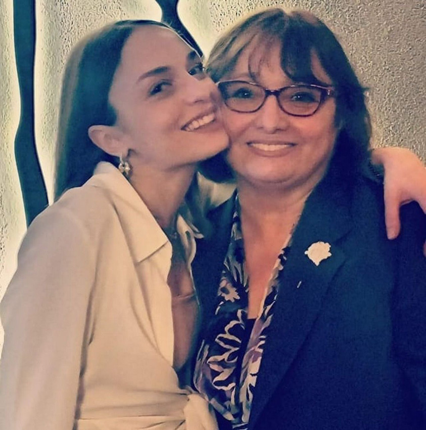 Annesinin acısını yeni sevgilisiyle dindiren Nilperi Şahinkaya kameraların önünde ilan-ı aşk etti - Resim: 3