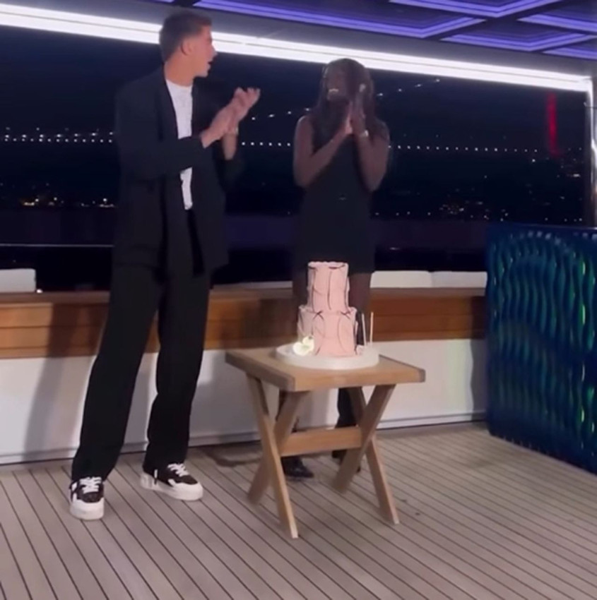 Bertuğ Yıldırım'danPortekizli model sevgilisine Azer Bülbül'lü evlilik teklifi - Resim: 2