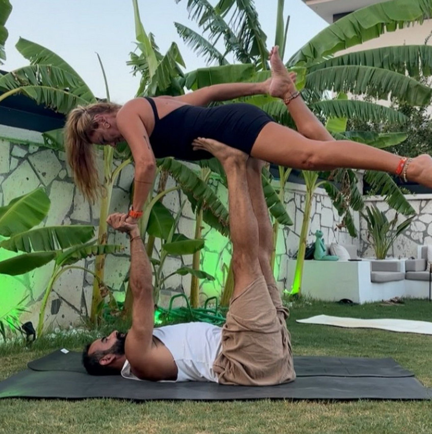 Kameranın önünde yoga şov yapan Pınar Altuğ'a çirkin taciz! - Resim: 1