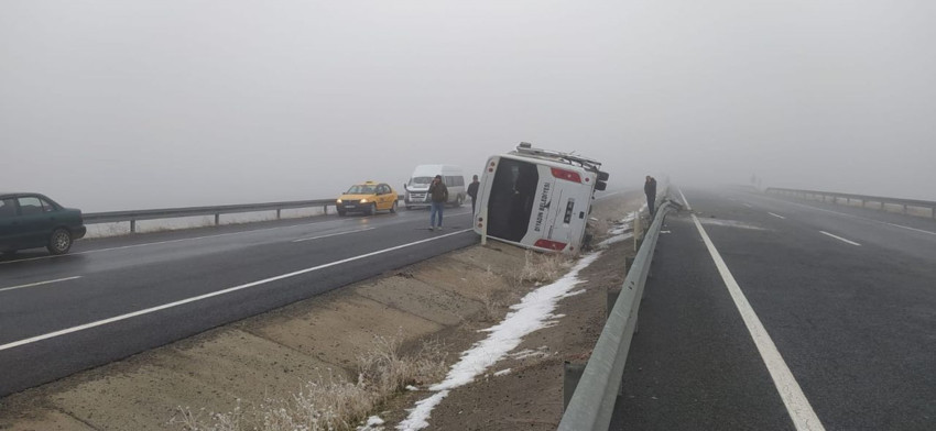 Yoğun sis kaza getirdi: Çok sayıda yaralı var! - Resim: 2