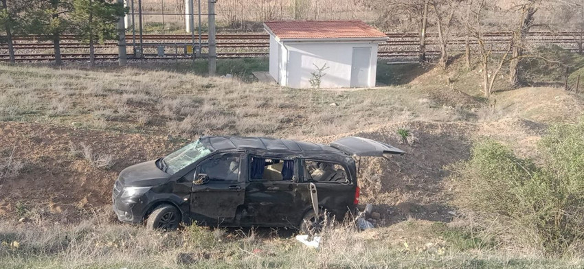 Ünlü oyuncu Berk Atan trafik kazası geçirdi - Resim: 2