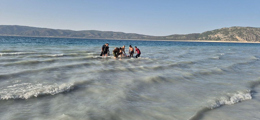 Salda Gölü'ne giren baba ve oğul boğuldu, kızı vatandaşlar kurtardı - Resim: 2