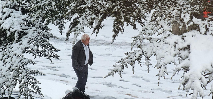 Nisan ayında baharı beklerken kış geri döndü, bir ilimiz yeni güne bembeyaz uyandı - Resim: 2