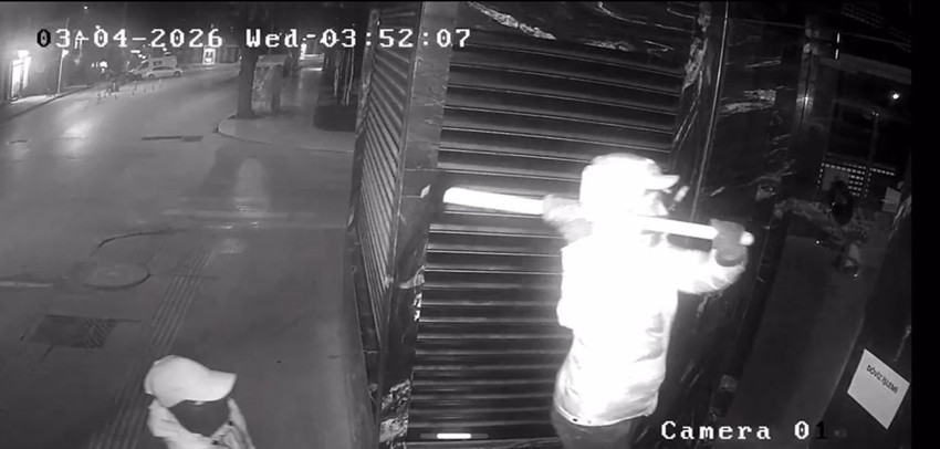 Kaşla göz arasında uzaktan kumandalı kuyumcu soygunu saniye saniye kamerada - Resim: 2