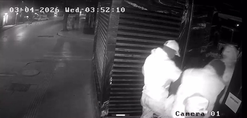 Kaşla göz arasında uzaktan kumandalı kuyumcu soygunu saniye saniye kamerada - Resim: 4