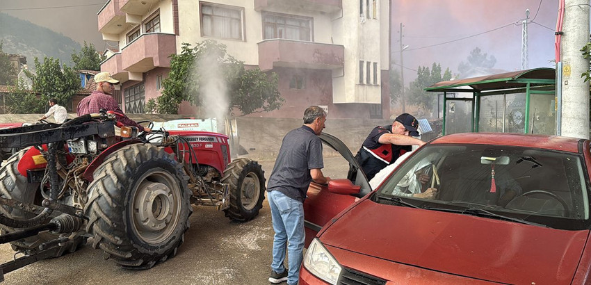 Sakarya'da orman yangını yerleşim yerlerine sıçradı; 3 ev yanarak kül oldu - Resim: 4