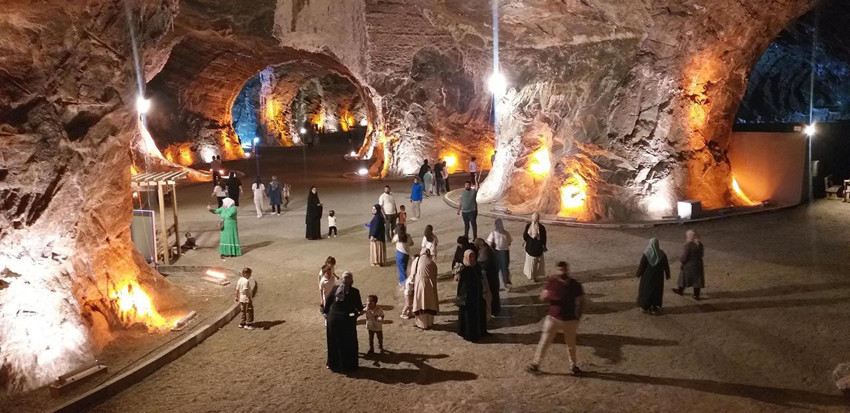 Şİfa kaynağı ve doğal klimalı tuz mağarası turistlerin gözdesi oldu - Resim: 1