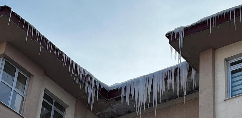 Kaş-kirpik donduran soğuk! Bir ilimiz buzdan şehre döndü - Resim: 3