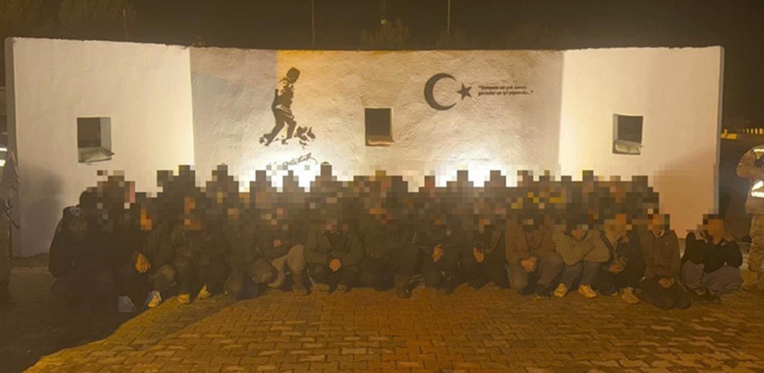 Yine Türkiye'ye sızmayı başardılar: TIR'ın içinden onlarca Afgan çıktı - Resim: 2