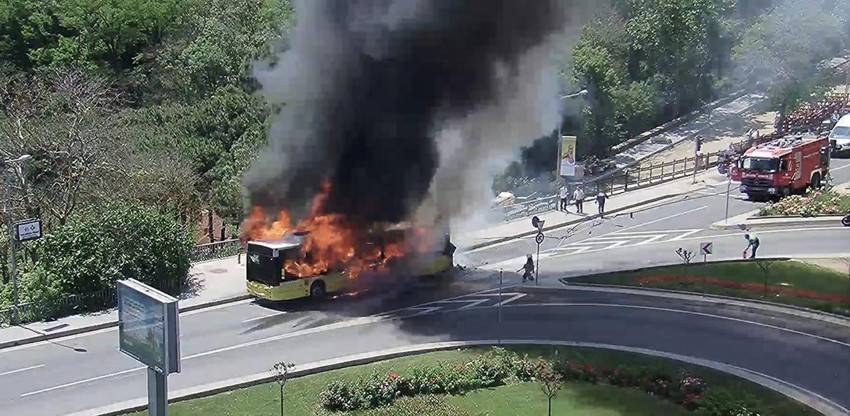 İstanbul'da korku dolu anlar! İETT otobüsü alev alev yandı - Resim: 2