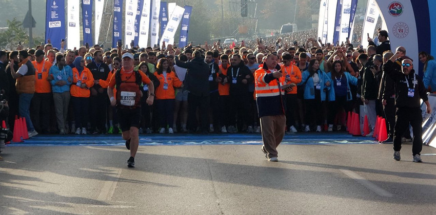 Dünyanın kıtalararası koşulan tek maratonu Türkiye İş Bankası 47. İstanbul Maratonu'na büyük katılım - Resim: 2