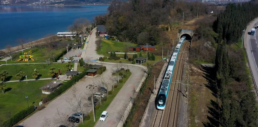 Türkiye'nin ilk hızlı treni raylara indi; rekor hıza ulaştı! - Resim: 4