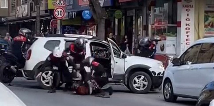 İstanbul'da kilometrelerce süren kovalamaca kazayla bitti - Resim: 2