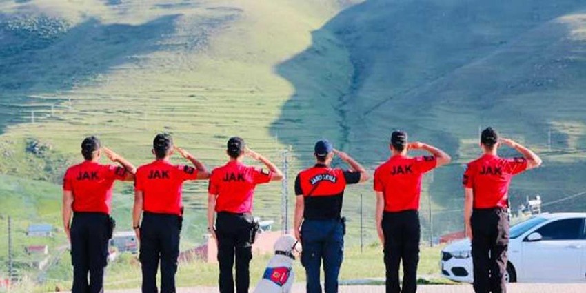 Ata'nın silüetine selam durdular - Resim: 1