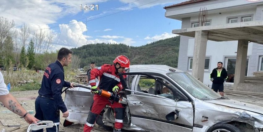 Muğla'da korkunç kaza; ortalık savaş yerine döndü - Resim: 2