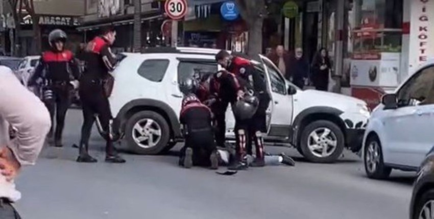İstanbul'da kilometrelerce süren kovalamaca kazayla bitti - Resim: 1