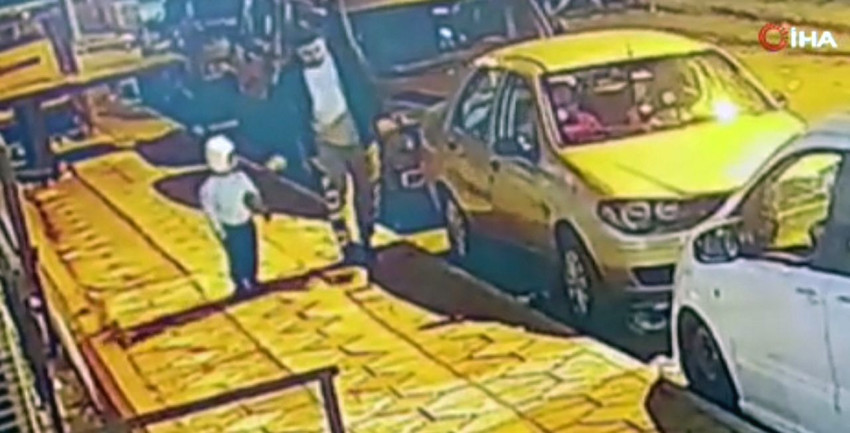 İstanbul'da sokak ortasında küçük kız çocuğunu kaçırmaya çalıştılar - Resim: 1