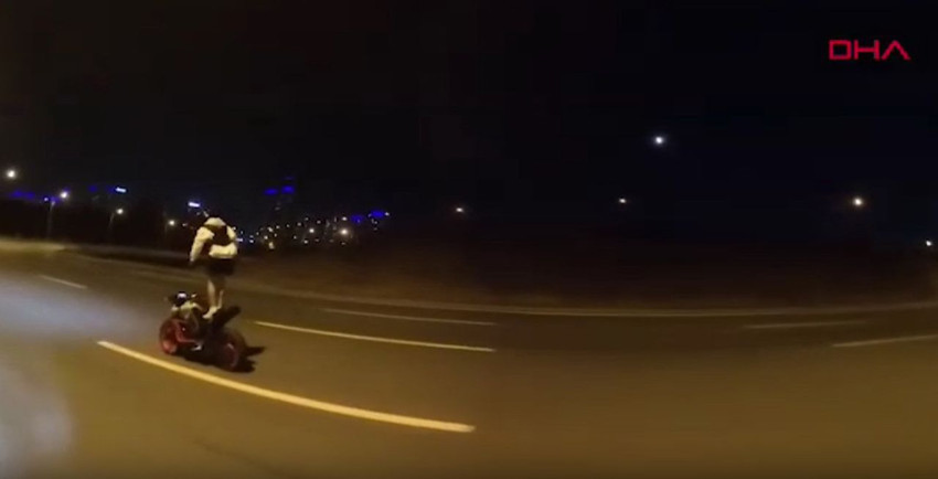 Trafiğin 2 tekerlekli magandaları tek tek yakalandı: Filmleri aratmayan operasyon kamerada! - Resim: 4