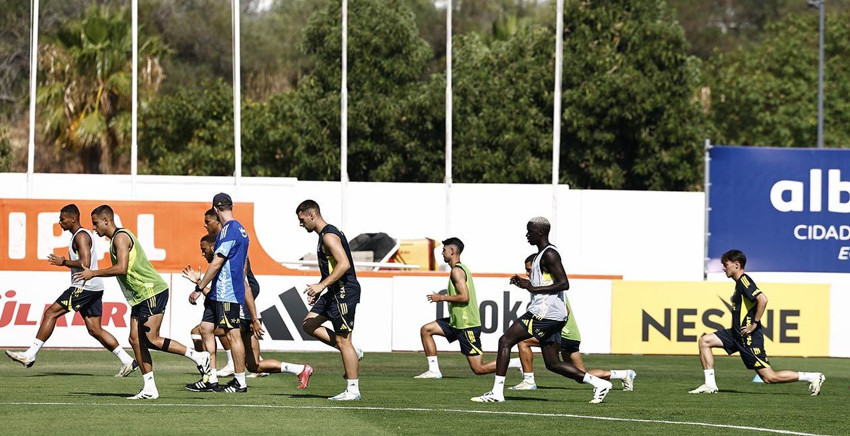Fenerbahçe'de ayrılık kapıda: Mourinho 5 futbolcunun üstünü çizdi - Resim: 2