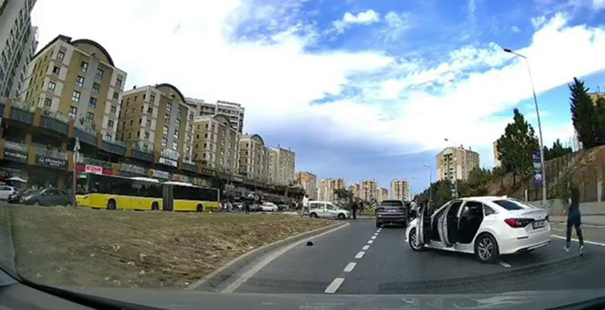 İstanbul trafiğinde yol verme kavgasında akıl almaz olay kamerada! - Resim: 3