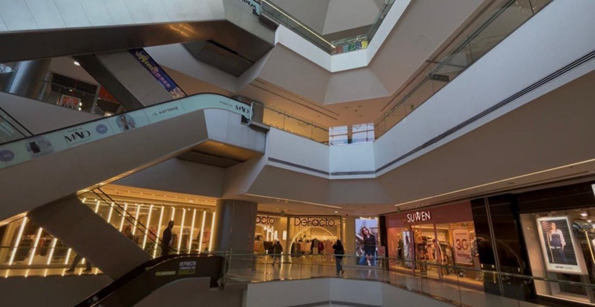 AVM'de korkunç olay! 4'üncü kattan düşen genç hayatını kaybetti - Resim: 4