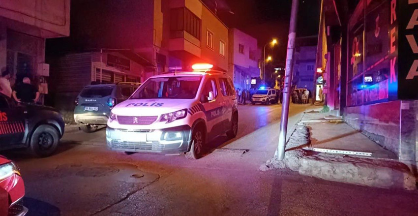 Firari hükümlüyü kaçırmak için otomobilleriyle polislere çarptılar - Resim: 4