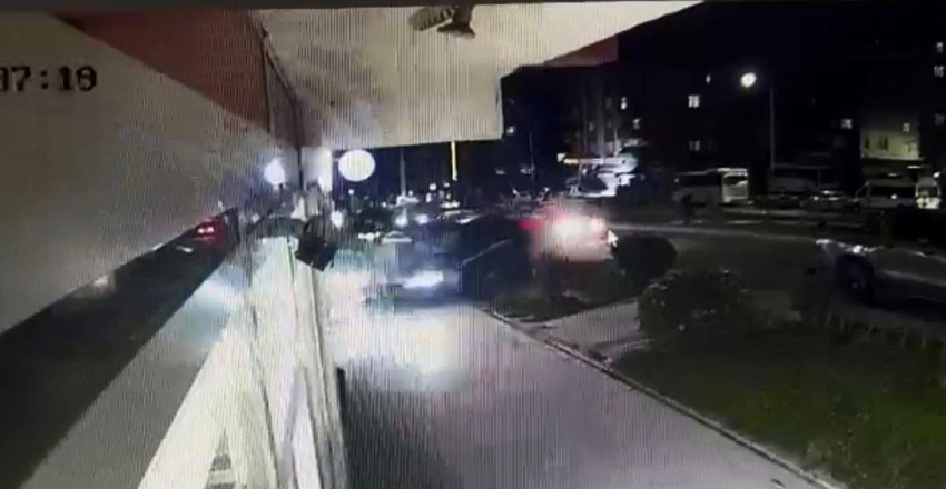 Alkollü trafik canavarı ortalığı savaş alanına çevirdi; yaralılar var - Resim: 3