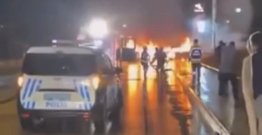 Havaalanı yolunda 2 otomobilin alev topuna döndüğü korkunç kazada bir mucize yaşandı... - Resim: 4